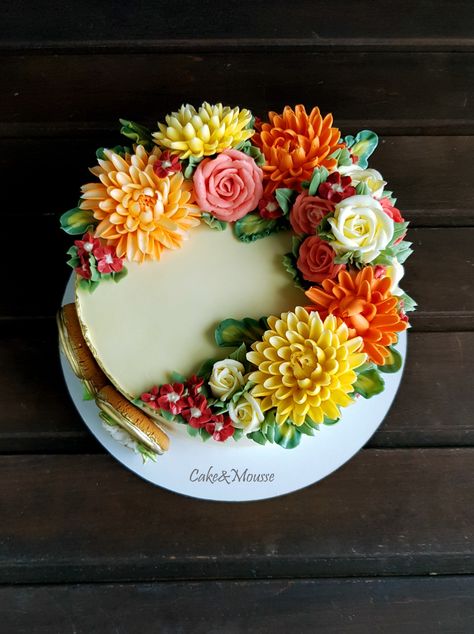 Floral Cakes Buttercream, Flower Cakes Birthday For Women, Fall Icing Flowers, Marigold Cake Decoration, Fall Floral Cakes Buttercream, Flower Birthday Cake For Women, Fall Birthday Cake Ideas For Women, Fall Birthday Cakes For Women, Summer Flower Cake