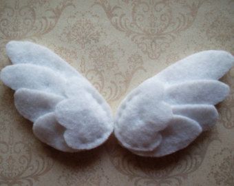 White Angel Wing Hair Clip Pair Thor Hair, Costume Headbands, Christmas Angels Diy, Angel Wings Hair, Diy Hair Clip, Diy Angel Wings, Felt Succulents, Diy Wings, Felt Angel