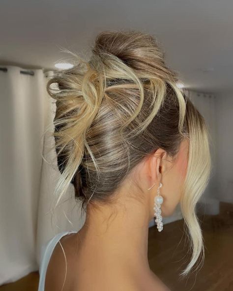 Fine Hair Updo Wedding, French Twist Wedding Hair, Modern French Twist Updo, Phoebe Wedding, Modern French Twist, Updos Tutorials, Bun Twist, Classic French Twist, French Twist Updo