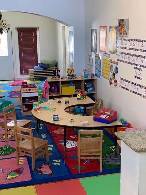 Daycare Montessori, Daycare Services, Day Care Centre, Home Daycare Ideas, School Nostalgia, Daycare Organization, In Home Daycare, Day Care Ideas, Daycare Classroom