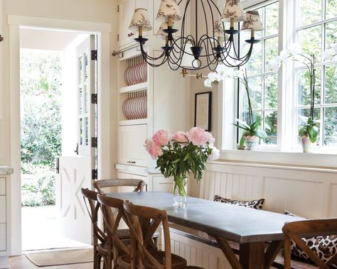 With Thanksgiving get-togethers around the corner, we've gathered a few of our best kitchen nooks. This holiday is well-spent in the kitchen, so cozy up. Boston House, Small Dining Room Table, Cottage Dining Rooms, Home Theaters, Rooms Ideas, Kitchen Nook, Built In Bench, Dining Nook, Small Dining