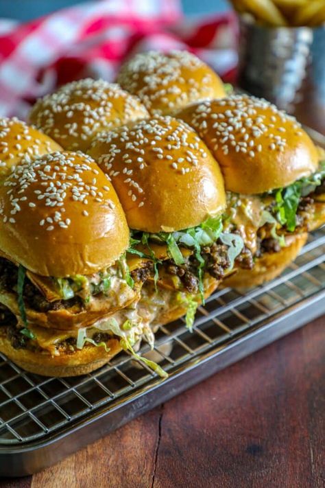 Big Mac Sliders Recipe - Bonappeteach Big Mac Pinwheels, Bic Mac Sliders, Mini Big Mac Sliders, Big Mac Cheeseburger Sliders, Big Mac Sloppy Joe Sliders, Bison Sliders, Mini Big Mac Cheeseburger Sliders, Big Mac Sliders, Big Mack