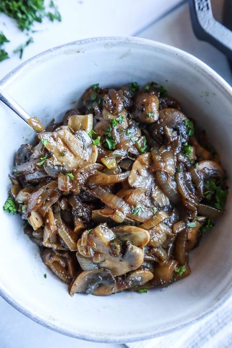 bowl with caramelized onion and mushrooms topped with parsley Best Caramelized Onions, Carmelized Onions And Mushrooms, Dr Food, Caramelized Onions And Mushrooms, Mushrooms And Onions, Carmelized Onions, New Years Dinner, Steak And Mushrooms, Mushroom And Onions