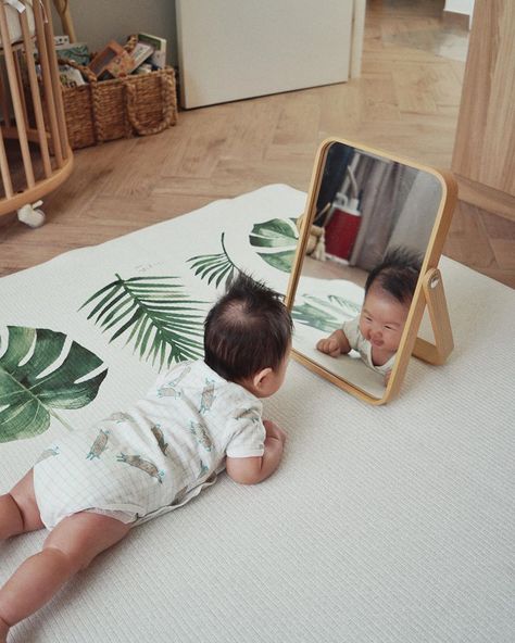 Sherlyn on Instagram: “Put a mirror in front of your baby during tummy time to motivate her to lift her head! Here’s Thea smiling at her own reflection this…” Toddler Bedroom Playroom, Montessori Infant, Montessori Infant Room, Infant Room, Toddler Bedroom, Small Wonder, Animation Artwork, Montessori Baby, Mirror Reflection