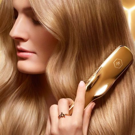 ABEILLE ROYALE ⋅ SCALP & HAIR CARE BRUSH ⋅ GUERLAIN Holiday Boutique, Hair Care Tools, Hair Care Products Professional, Resin Design, S Heart, Scalp Massage, Beauty Review, Hair Fibers, Japanese House