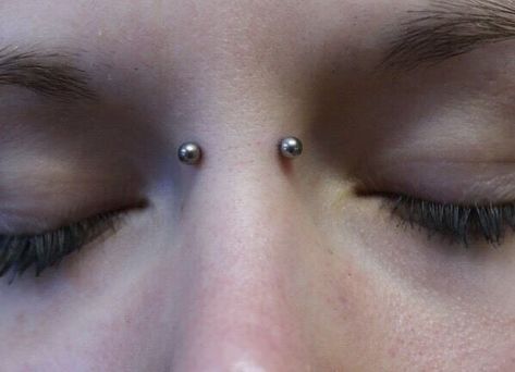 Tong Piercing, Bridge Piercing, Face Piercings, Cool Piercings, Facial Piercings, Cute Piercings, Body Jewelry Piercing, Body Piercings, Lip Piercing