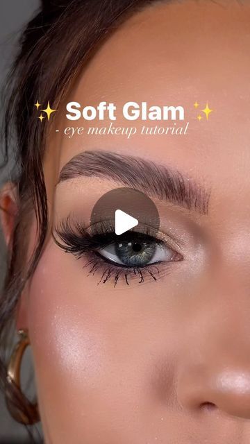 ♥ AMY JOHNSTON | MAKEUP ♥ on Instagram: "✨ Soft glam eye makeup tutorial ✨   How to do soft glam eye makeup with glitter 🫶🏼   EYES  @plouise_makeup_academy blend away palette  @narsissist soft matte concealer  @anamcosmetics glitter ‘taupe’  @maybelline gel eyeliner  @hourglasscosmetics ‘jellyfish’ palette  @rimmellondon stay matte powder  @nyxcosmetics_uk brow pen  @esteelauderuk mascara   #makeup #makeuptutorial #eyemakeup #eyemakeupideas #uk" Soft Glam Wedding Makeup Hooded Eyes, Jellyfish Palette, Party Eyeshadow Looks, Wedding Makeup Tutorial Step By Step, Soft Glam Eye Makeup Tutorial, Soft Eyeshadow Looks, Eye Makeup With Glitter, Warm Makeup Looks, Amy Johnston