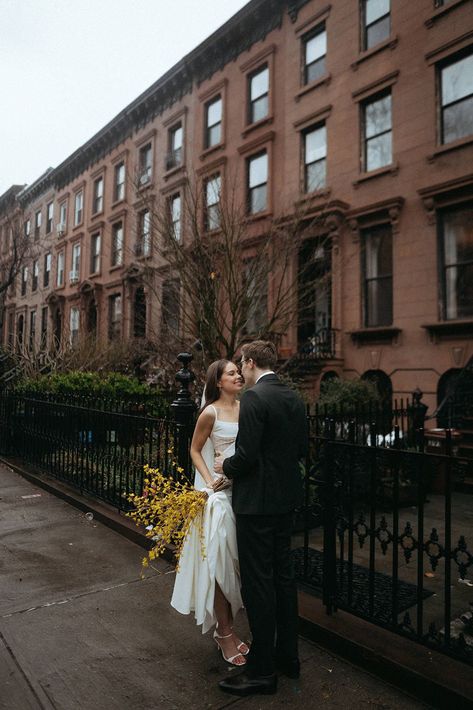 Forsythia Wedding, Yellow Wedding Aesthetic, Wedding Flowers Vintage, Vintage Wedding Aesthetic, Cityscape Wedding, Bride Aesthetic, Photography Minimal, Wedding Photography Film, Nyc Wedding Photos