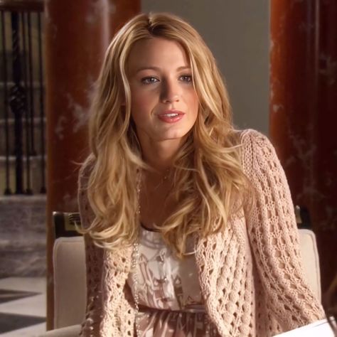 Serena Van Der Woodsen Hair Layers, Gossip Girl Hairstyles, Blake Lively Hair, Gossip Girl Serena, Blair And Serena, Twd Comics, Serena Van Der, Making Collage, Gossip Girl Outfits