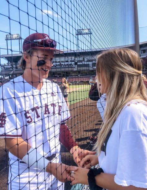 Halloween Costume Couple, Baseball Couples, Couple Tumblr, Baseball Boys, Couple Goals Teenagers, Couples Halloween, Couple Relationship, Boyfriend Goals, Cute Couples Photos