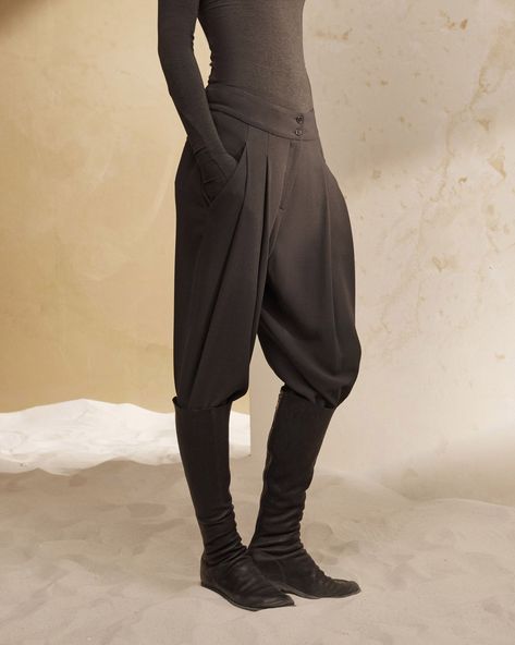 Urban Zen, Armor Clothing, Black Wardrobe, Clothing Reference, Baggy Clothes, Star Wars Inspired, Futuristic Fashion, Linen Casual, Fashion Design Drawings