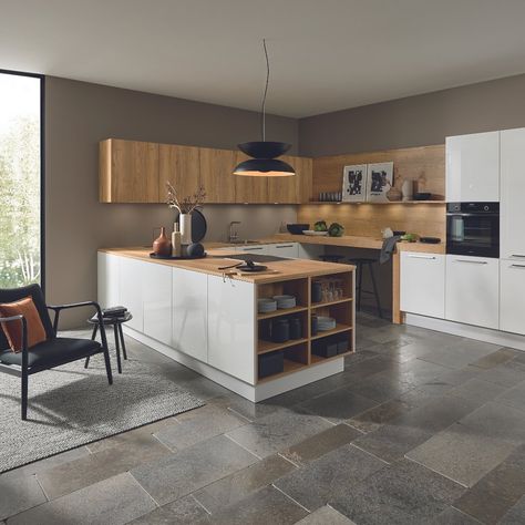 Continuing with Oak trends🪵… ARTWOOD by @noltekuechen_official allows for realistic wood décor that is combined here with FINE LACK in White high-gloss. Oak Ventura is the missing piece to bring together this Kitchen! Oak Worktop Kitchen, Gloss White Kitchen, Open Kitchen Cabinet, Küchen In U Form, Kitchens Uk, Kitchen Oak, Oak Worktop, White Gloss Kitchen, Straight Line Designs