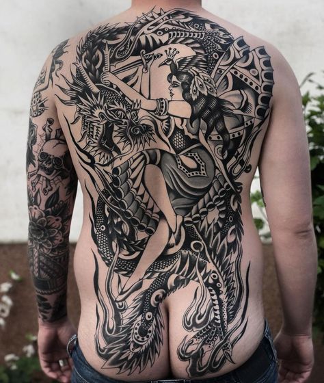 Tradional Back Tattoo, Back Piece Tattoo Japanese, American Traditional Back Tattoo Men, American Traditional Backpiece, Japanese Traditional Back Piece, Traditional Style Back Tattoos, Traditional Full Back Tattoo, Traditional Backpiece Tattoo, Japanese Traditional Back Tattoo