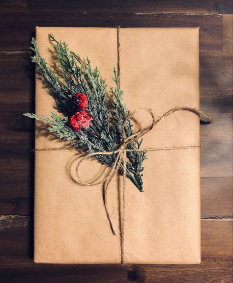 Parchment Paper Gift Wrapping, Xmas Aesthetic, Brown Paper Wrapping, Paper Gift Wrapping, Boho Christmas Tree, Holiday Wrapping, Paper Bouquet, Brown Paper Packages, Holiday Wrap