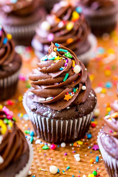 These Chocolate Cupcakes are super moist and topped with a rich and decadent chocolate buttercream. Made with an adapted cake mix recipe, they're easy to make and perfect for parties! Chocolate Cheesecake Cupcakes, Candy Bar Cupcakes, Milkshake Cupcakes, Cake Mix Cupcakes, Best Chocolate Cupcakes, Moist Cupcakes, Chocolate Cupcakes Moist, Cupcake Recipes Chocolate, Chocolate Malt