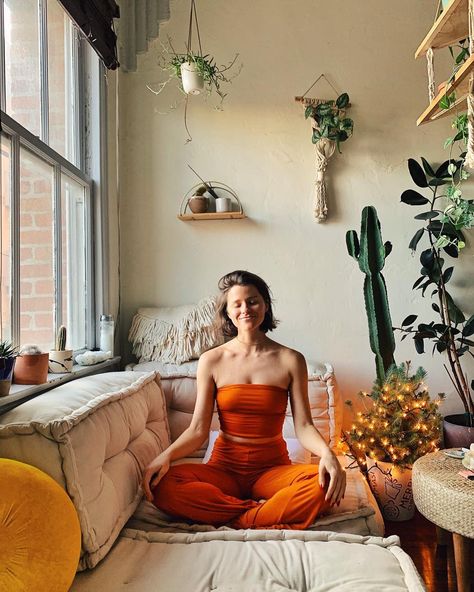 Yogi Lifestyle, Yoga Nature, Yoga Photoshoot, Efficient Workout, Boho Yoga, Yoga Photos, Kundalini Yoga, Yoga Room, Meditation Room