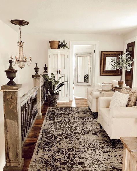 Trendy Area Rugs, Landing Space, Boutique Rugs, Ideas Hogar, Country Style Homes, Country House Decor, Country Farmhouse Decor, Chic Home Decor, Décor Diy