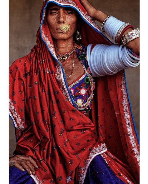 MARIO TESTINO on Instagram: “RABARI TRIBE, 2018 #India #TestinoUnpublished #TheTeam #PhilipBode @janski20 @stormcph @dariobirindelli” India People Photography, Banjaran Fashion Photography, Vogue India Editorial, Rajasthan Photography People, Pakistani Makeup, India Street Photography Culture, Group Of Four, Ariana Grande Drawings, Indian Art Gallery