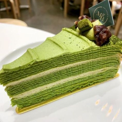 green aesthetic soft pastel green matcha green tea green korean japanese light green aesthetic aesthetics minimalistic ethereal Green Tea Crepe Cake, Crepe Cake Recipe, Matcha Cake, Mille Crepe, Dessert Simple, Crepe Cake, Lady M, Roll Cake, Greens Recipe