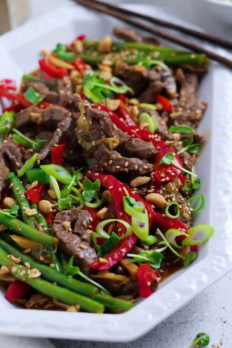 Ginger Beef Stir Fry Orange Ginger Steak Stir Fry, Venison Stir Fry, Ginger Beef Stir Fry, Chinese Beef Recipes, Dinner Asian, Beef Broccoli Stir Fry, Steak Dinner Recipes, Steak Stir Fry, Spicy Cashews