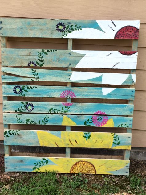 My first pallet art Garden Fence Art, Pallet Fence, Backyard Chicken Farming, Garden Decor Projects, Pallet Outdoor, Fence Art, Fence Paint, Pallet Painting, Diy Pallet Furniture