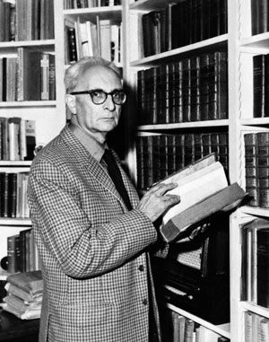 Claude Levi-Strauss in 1967 #ObiettivoLeggere @Libriamo Tutti Telephone Interview, People Reading, Free In French, Human Society, Chief Of Staff, Bw Photo, White Photo, Anthropology, Levi Strauss