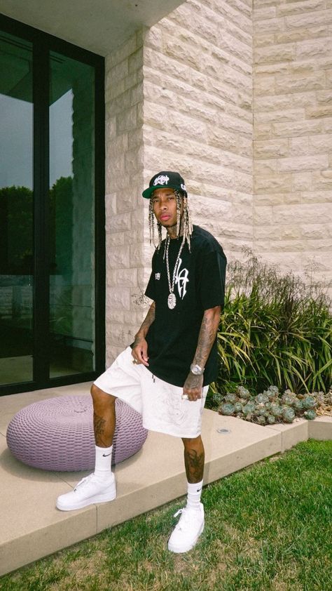 Rapper Style Outfits, Tyga Fashion, Rapper Outfits Men, Tyga Rapper, Tyga Style, Rapper Style, Streetwear For Men, Rapper Outfits, Hype Clothing