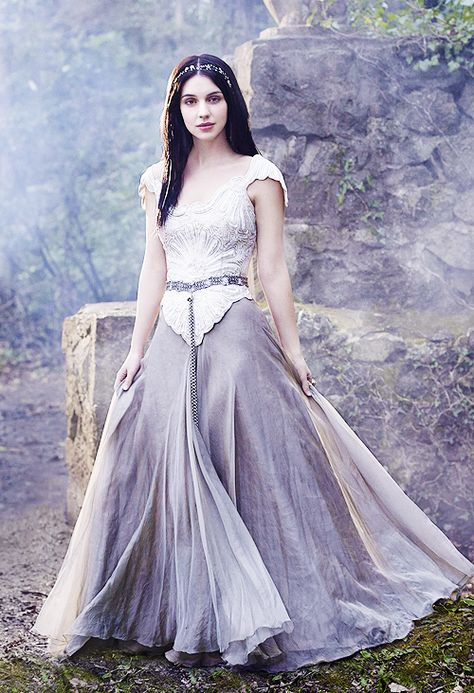 Adelaide Kane as Queen Mary ~ Reign Mary Stuart Dress Reign, Mary Stuart Dress, Mary Stuart Reign Dresses, Mary Queen Of Scots Reign Dresses, Reign Costumes, Reign Tv Show, Reign Mary, Reign Fashion, Reign Dresses