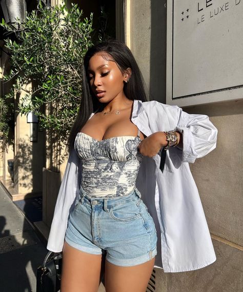 Capricorn Venus Aesthetic Outfit, Nqobile Khwezi, Bday Outfits, Chill Fits, Effortlessly Chic Outfits, Classy Casual Outfits, Streetwear Fashion Women, Casual Chic Outfit, Baddie Outfits Casual