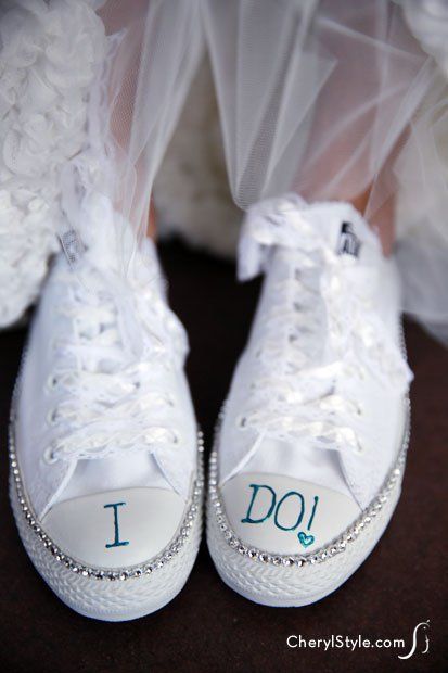 On your wedding day, mix style with comfort as you walk down the aisle in our DIY bling sneakers. Sneakers Bride, Wedding Tennis Shoes, Lauren Diy, Shoe Embellishments, Diy Wedding Shoes, Bling Sneakers, Diy Destination Wedding, Bride Sneakers, Wedding Footwear