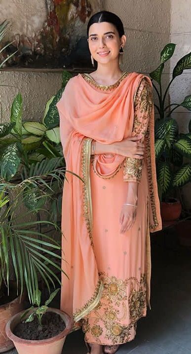 Peach Colour Suit, Peach Suit, Eid Fashion, Nimrat Khaira, Patiala Suit Designs, Punjabi Suits Designer Boutique, Embroidery Suits Punjabi, Suits Punjabi, Outfits Indian