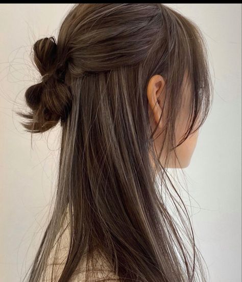 Korean Hair Color, Hair Color Underneath, Ash Hair Color, Brown Hair Inspo, Hair Color Streaks, Hair Streaks, Brown Hair Balayage, Pretty Hair Color, Haircuts For Medium Hair