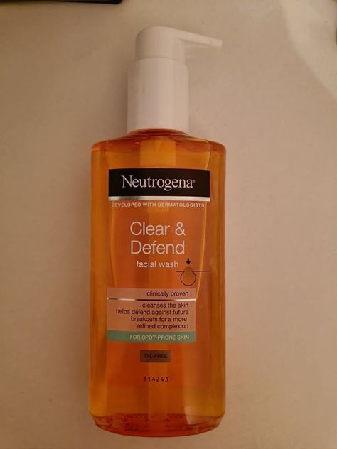 Face Wash Neutrogena, Neutrogena Face Wash, Oily Skin Facewash, Oil Control Face Wash, Oil Free Acne Wash, Neutrogena Oil, Simple Skincare Routine, Hygiene Routine, Clear Complexion