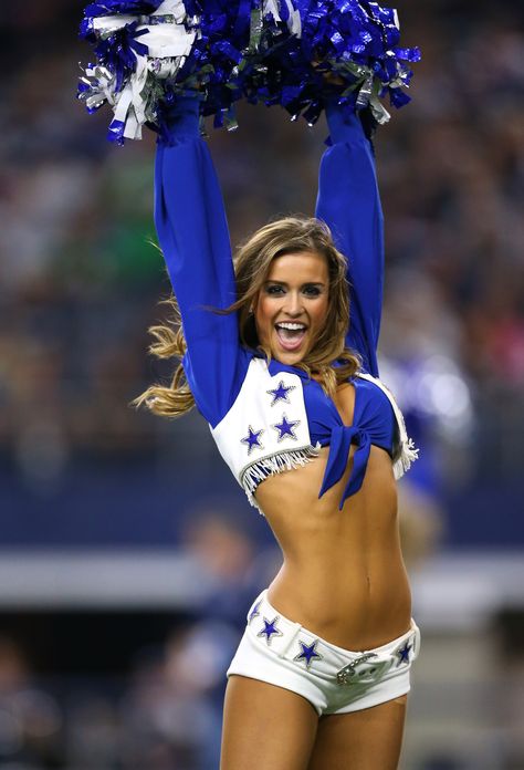 Hair Spray! Lashes! Get All the Secrets to the Dallas Cowboys Cheerleaders Beauty and Style Eagles Cheerleaders, Cowboy Cheerleaders, Dallas Cheerleaders, Cowboys Cheerleaders, Cute Cheerleaders, Nfl Photos, Football Cheerleaders, Wilde Westen, Dallas Cowboy