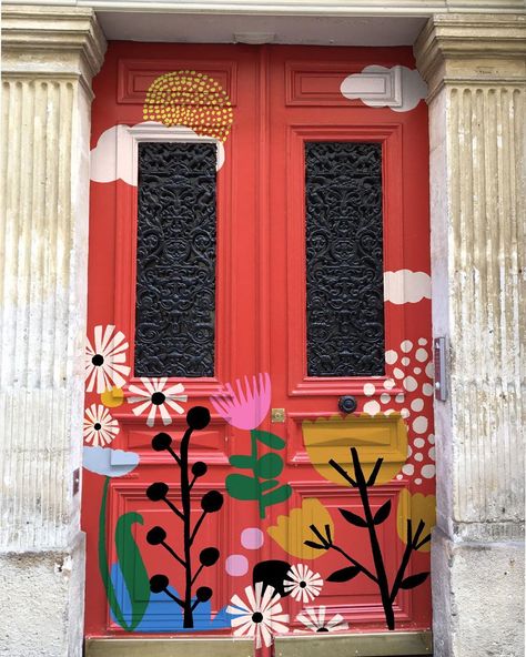 Garden Shed Mural Ideas, Murals On Doors, Flower Painted Door, Painting Doors Creative, Front Door Mural, Door Murals Painted, Drawing On Doors Ideas, Painted Doors Interior Creative, Paint Doors Interior