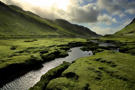 Join us on a journey to some of the planet's most breathtaking places, celebrate the world's most magnificent landscapes and top up your bucket list! Valley Green, Skye Scotland, Ireland Vacation, Edinburgh Castle, Isle Of Skye, Scotland Travel, Scottish Highlands, Edinburgh, Landscape Photography