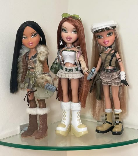 Jungle Juiced🐍🐅 ☆ ♡ ☆ #dollcollector #dollootd #bratzdoll #bratzdolls #bratzaesthetic #myscenedolls #japanesestyle #harajukustyle #ootd… | Instagram Lisa Bonet Cosby Show, Bratz Aesthetic Outfit, Bratz Doll Outfits, Y2k Bratz, Barbies Pics, Brat Doll, Bratz Inspired Outfits, Doll Aesthetic, Y2k Mcbling