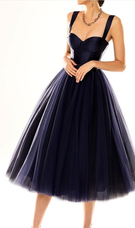 Dress Simple Elegant, Elegant Homecoming Dresses, Tulle Ball Gown, Prom Dress Inspiration, Grad Dresses, Gala Dresses, Prom Party, Tea Length, Classy Dress