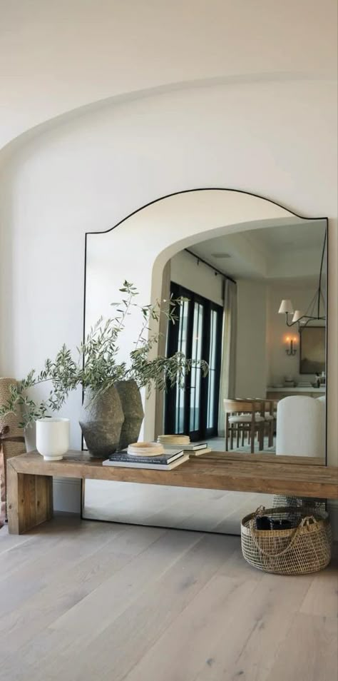 Restoration Hardware Entryway, Entrance Nook, Rustic Glam Decor, Hygge House, Cozy Home Aesthetic, Modern Mediterranean Home, Decor Closet, Little Beach House, White Couch