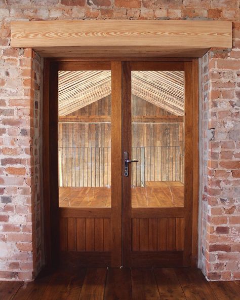 Timber Lintel above door frame. Wood features in interior. Wood Lintel, Interior Beams, Kitchen Brick Wall, Concrete Lintels, Rustic Shelving Unit, Kitchen Brick, Rustic Shelving, Masonry Blocks, Stair Renovation