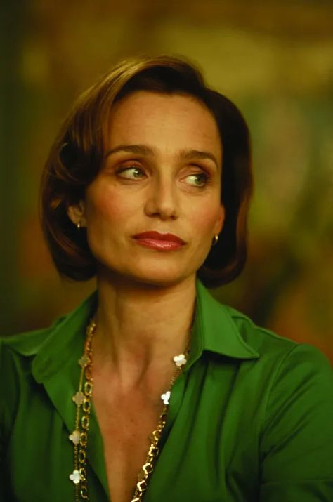 Kristin Scott, Kristin Scott Thomas, Scott Thomas, Comic Face, Susan Sarandon, Film Tv, Celebrity Hairstyles, Elegant Woman, Beauty And The Beast