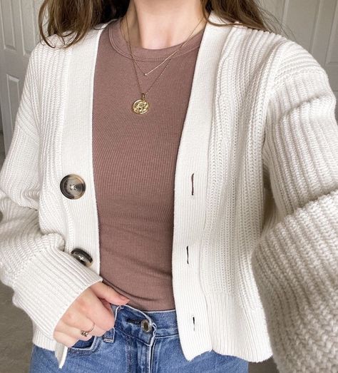 Women’s Blouse Outfit, Fall Cardigan Outfits Aesthetic, Feminine Simple Outfits, Lookbook Outfits Casual, Dress With Cardigan Outfit, White Cardigan Outfit, Knit Cardigan Outfit, Feminine Casual, Classy Summer Outfits