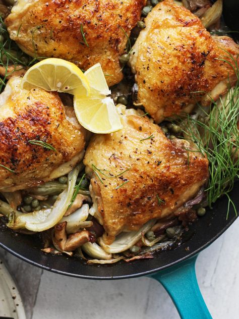 Crispy Chicken with Fennel & Mushrooms - Clean Foodie Cravings Fancy Chicken Recipes, Chicken With Fennel, Chicken Fennel, Easy Savory Recipes, Chicken Thighs Mushrooms, Fennel Recipes, Crispy Chicken Thighs, Roasted Fennel, Roasted Chicken Thighs