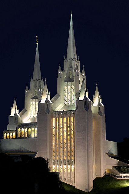 San Diego Temple, So beautiful. Lds Temples Aesthetic, Sand Diego, Salt Lake City Temple Wallpaper, Daigo-ji Temple, San Diego Lds Temple, San Diego Temple, Temple Lds, Lds Temple Pictures, La Jolla California