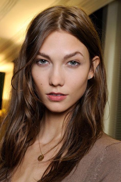 Karlie Kloss Hair, Straight Updo, Karlie Kloss Style, Vintage Photography Women, Karlie Kloss, Model Face, Celebrity Beauty, Hair Inspiration Color, Trendy Hairstyles