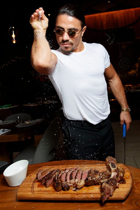 Salt Bae, Birthday Meme, Vegan Life, Vegan Snacks, Veggie Recipes, Healthy Eating, Good Food, Salt, Chef