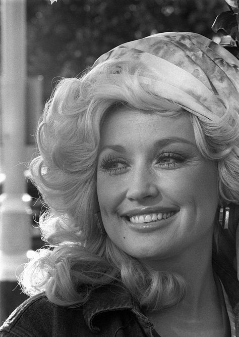 Dolly Parton when she was exactly 30 years old. Madonna Now, Porter Wagoner, Dolly Parton Pictures, Mia Farrow, Christopher Walken, Laura Dern, Whoopi Goldberg, Diane Keaton, Rachel Green