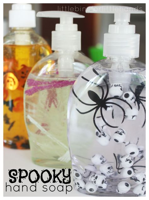 Make Halloween Soap Hand Sanitizer. Encourage hand washing with a simple Halloween soap activity for the whole family. Makes a great Halloween decoration too. Diy Halloween Dekoration, Halloween Decorations To Make, Halloween Soap, Halloween Decor Diy, Clever Halloween, Easy Diy Halloween Decorations, Halloween Fest, Casa Halloween, Festa Harry Potter