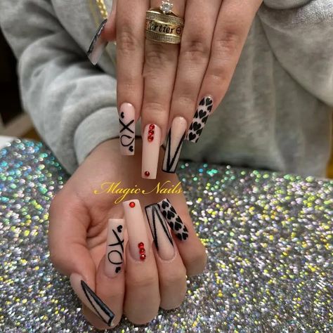 37+ Black Valentines Nails That Turn Heads 2024 Black Valentines Nails, Black Valentines, Naild It, Magic Nails, Walk On The Wild Side, Love And Romance, Valentines Nails, Holiday Looks, Picture This