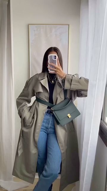 Waltz on Instagram: "👛👗🎀🌱 #style #dress #streetstyle #stylefashion #fashionstyle #stylist #styling #styling #stylegram #styles" Trench Coat Outfit, Effortlessly Chic Outfits, Casual Day Outfits, Weekly Outfits, Rainy Day Outfit, 가을 패션, Waltz, Inspiration Mode, Casual Style Outfits